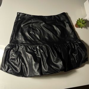 Leather skirt in color black